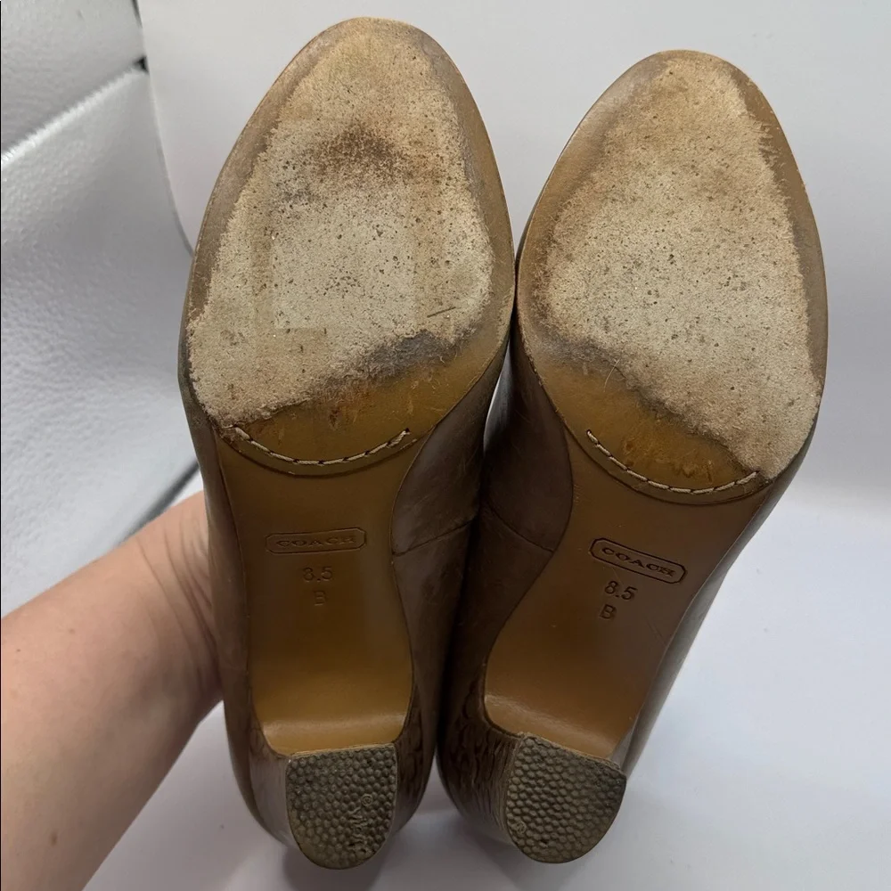 COACH Sloane Brown Leather Logo Block Heel Pumps Size 8.5B Classic Round Toe